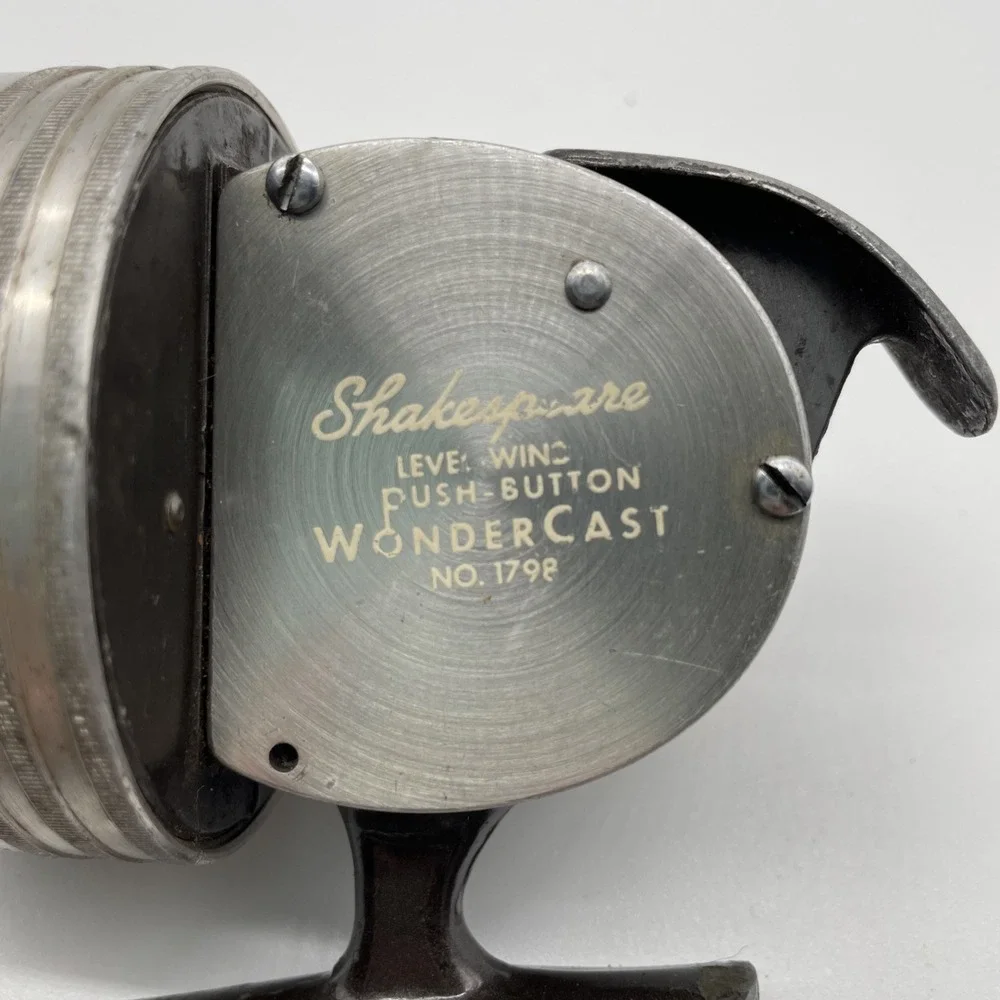 Shakespeare WonderCast No.1798 Model: EA Closed Face Fishing Reel-USA  from 1960